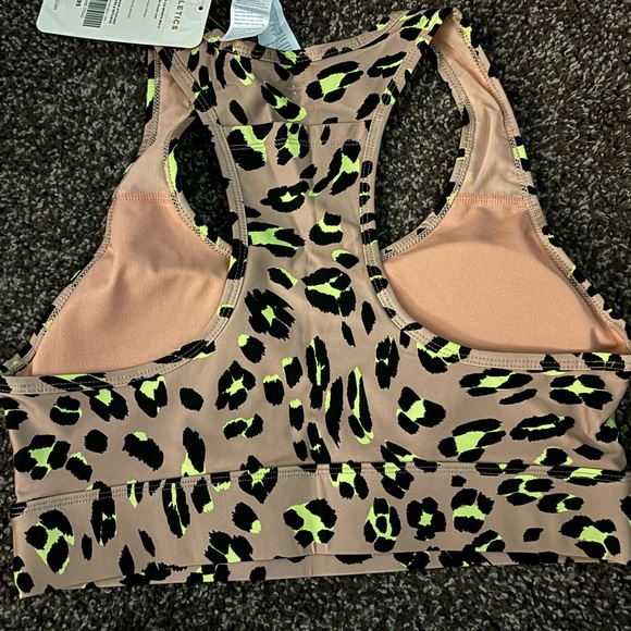 NWT Fabletics Sports Bra Medium - Picture 3 of 5